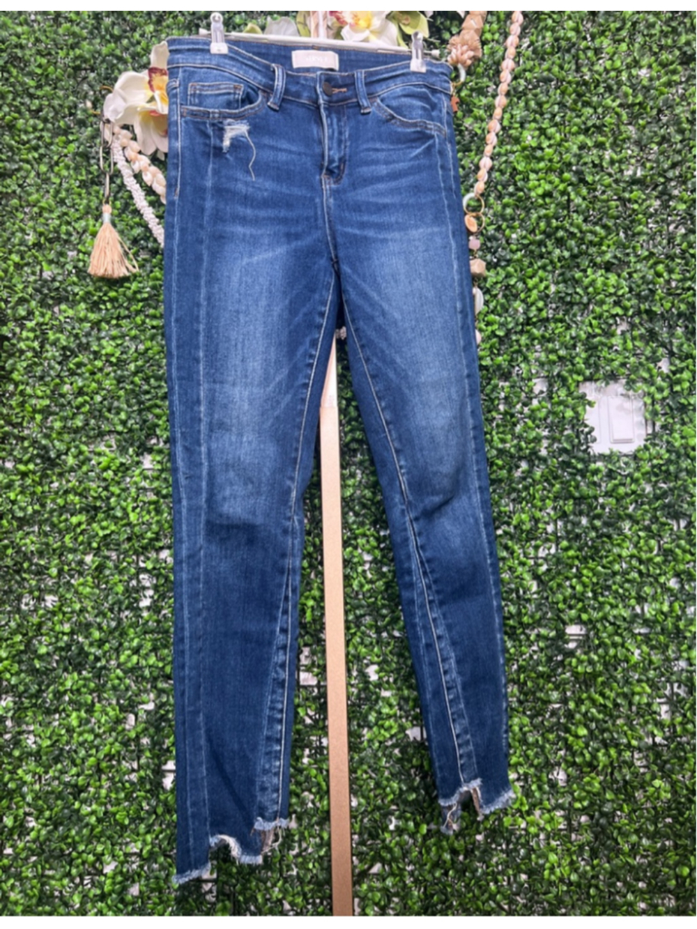 Women's Vervet Blue Skinny Jeans Glistening Mid Rise Distressed Hem Crop Size 27 - Picture 4 of 10